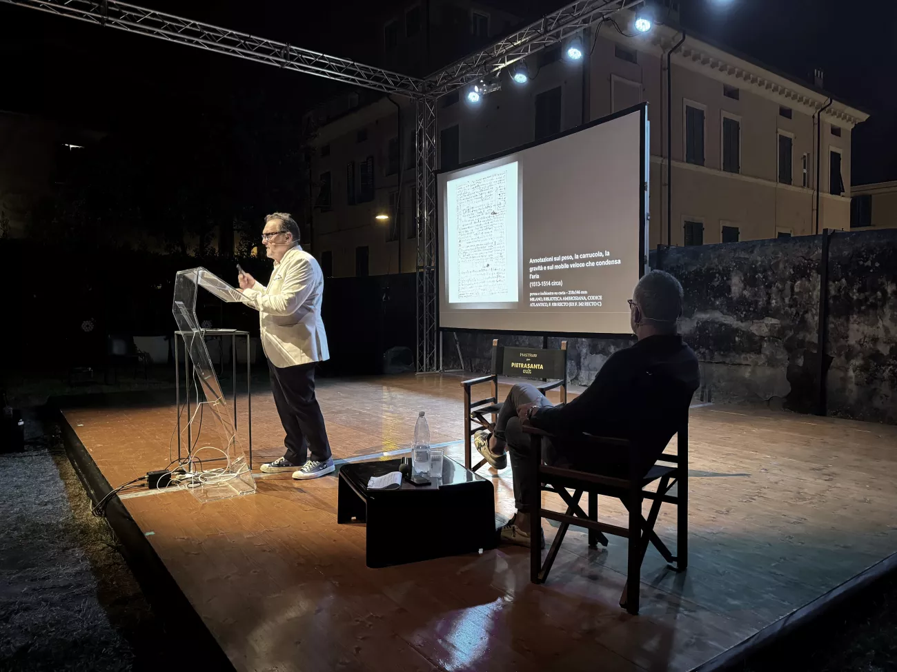 Augusto Palermo e Pietro Marani che presenta la sua conferenza su Leonardo Da Vinci per Pietrasanta Cult