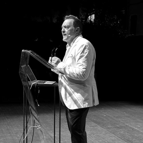 Pietro Marani presenta la sua conferenza su Leonardo Da Vinci per Pietrasanta Cult